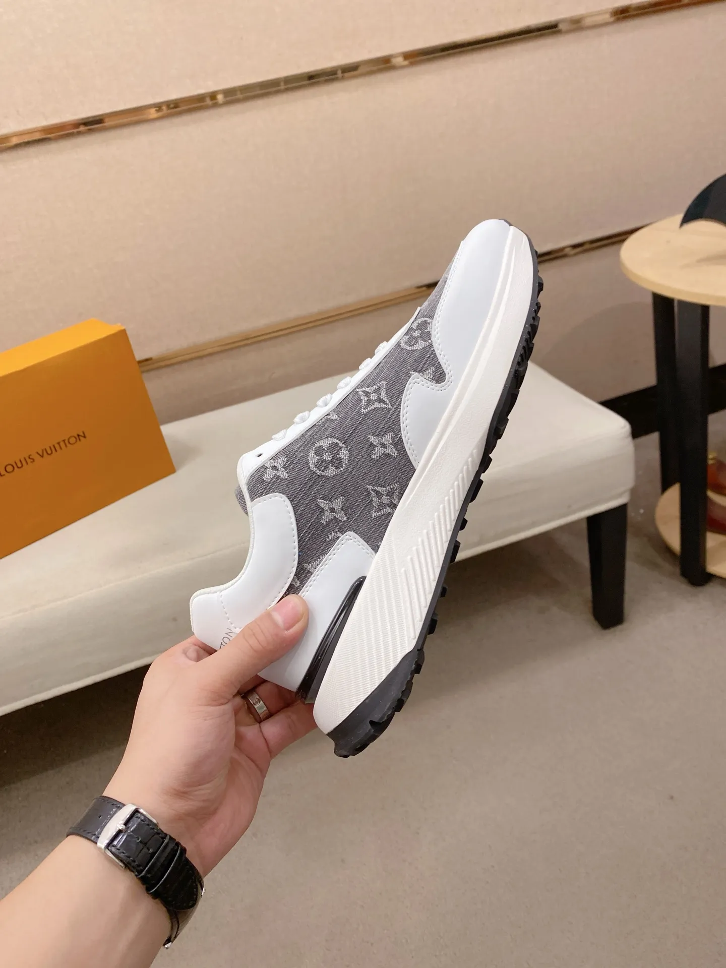 Men's shoes💰 462💰louis vuitton (Louis Vuitton/lv)🔍🔍The new counters are on sale at the same time. The uppers are imported from Italy. ⃣️Re-engraved🇮🇹💪💪, ⚠Sole: The original sole is specially provided by the original factory, the exclusive movable molded sole is super comfortable, ⚠Original and single goods 🔍high quality, you can enter and leave the counter at will, welcome to compare⚠. Code number: 38-44 (45/customized, non-refundable)